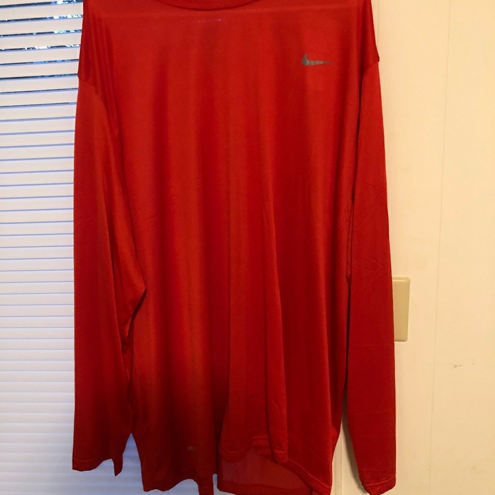 🆕 Nike long sleeve
